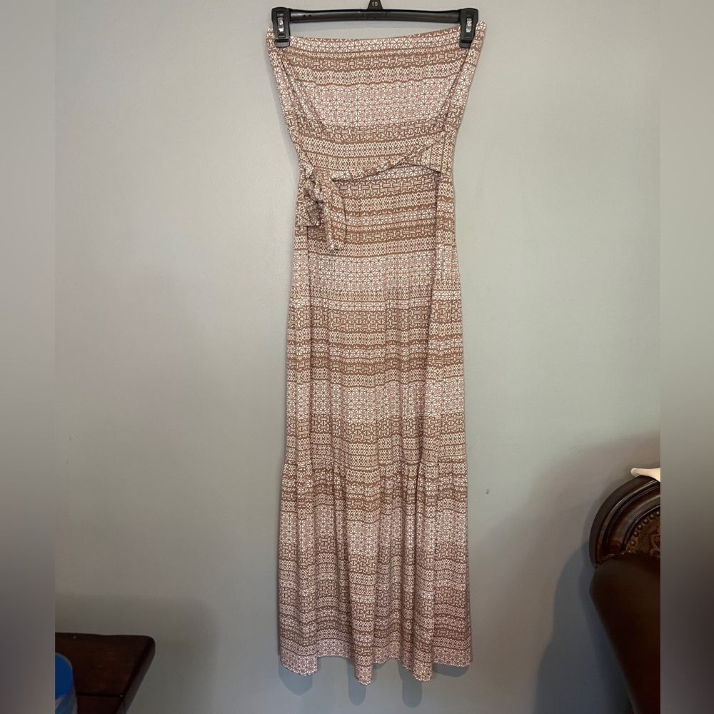 New York & Company Beige Patterned Maxi Dress - Size Small